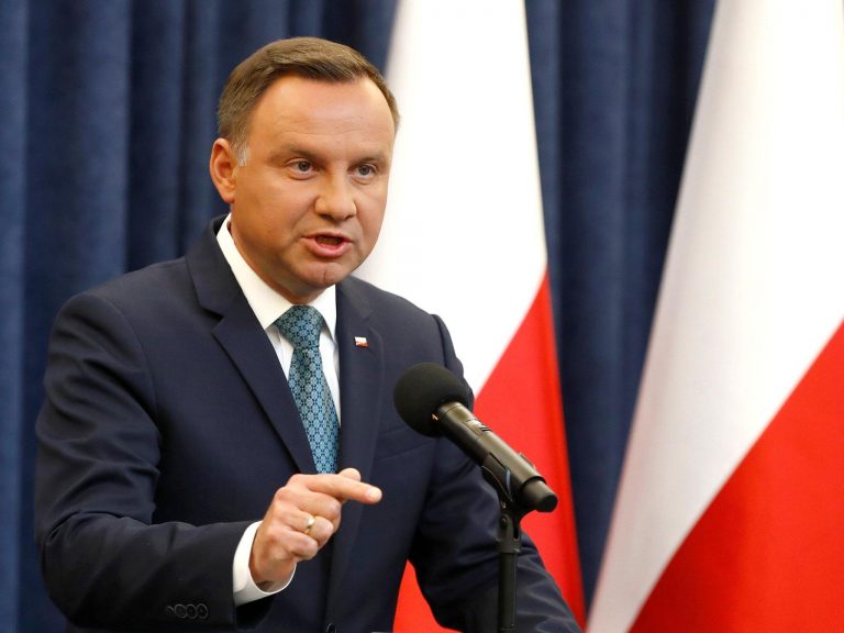 Polonia sare la gâtul Rusiei