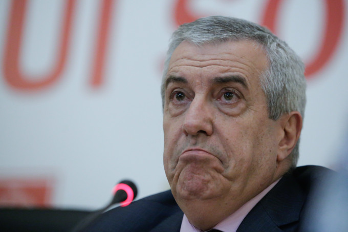 Călin Popescu-Tăriceanu, cu portjartierul peste pantaloni