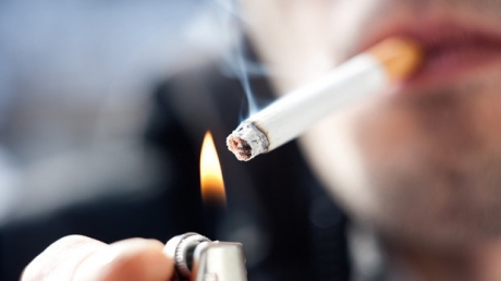 Peste 5 milioane de români fumează zilnic
