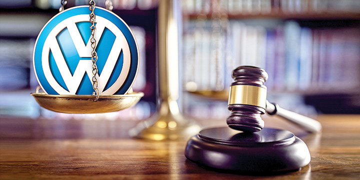 Judge gavel, scales of justice and law books in court - Ziarul National