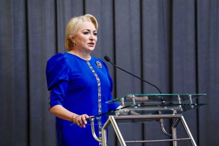 Dăncilă îi dă replica lui Iohannis arătând un document: Îi convine sau nu, acesta este procesul firesc
