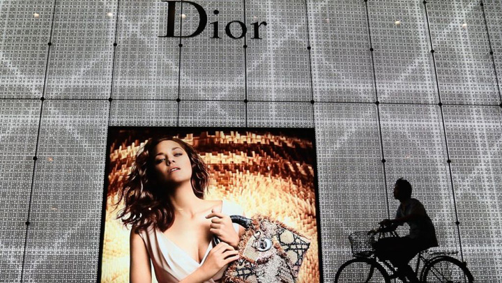 Christian Dior, plocoane în faţa Chinei