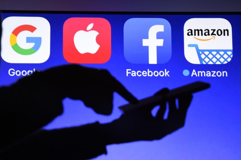 Giganţii internetului, atac la băncile europene