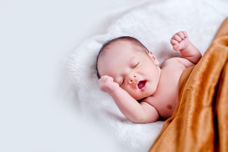 Ghid pentru noi mamici: ce haine pentru bebelusi sunt esentiale