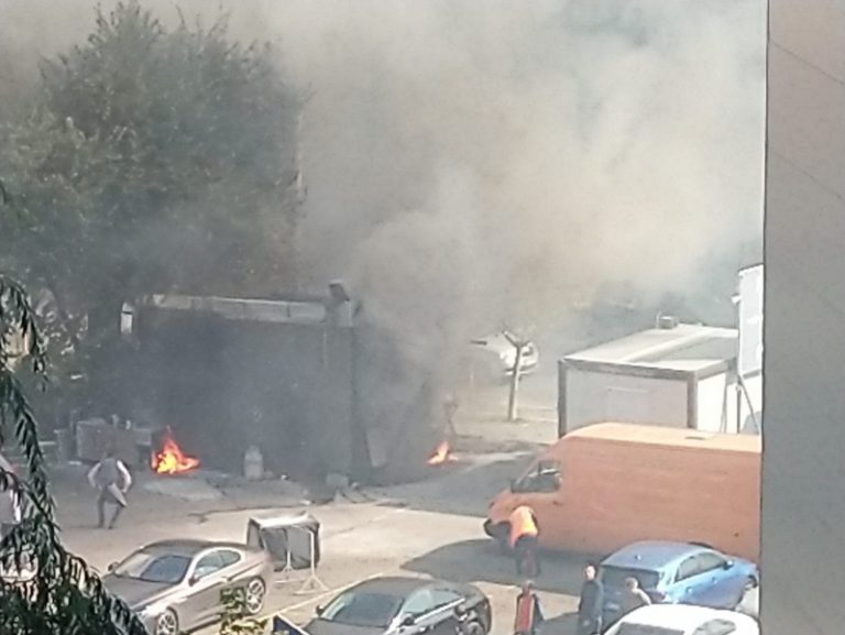 Incendiu în Capitală: o rulotă a luat foc