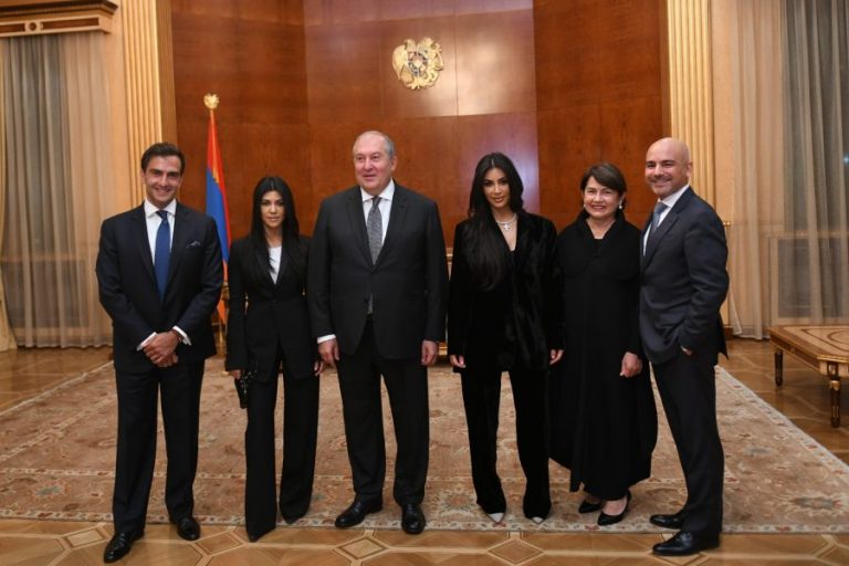 Surorile Kardashian, primite de preşedintele Armeniei