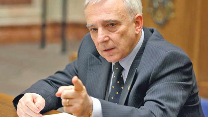 Isărescu pune diagnosticul: „Ciuma roșie” i-a îmbogățit pe români!