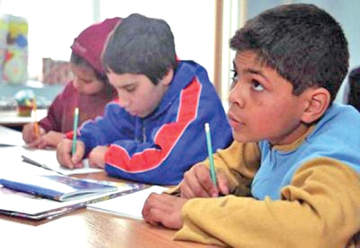 Ministerul Educației dă 3 milioane de lei pentru meditațiile romilor