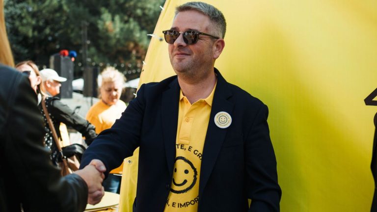 Scandal! Un candidat la Primăria Chișinăului acuză socialiștii că îi barează aparițiile în presă