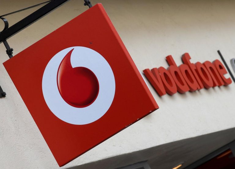 Vodafone pune lacătul pe 1000 de magazine
