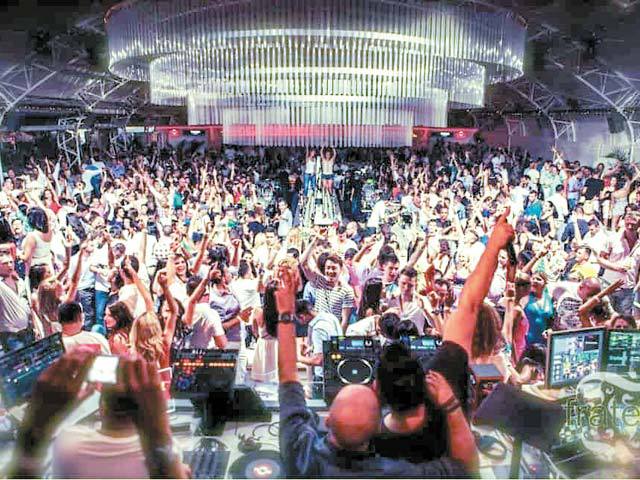 club - Ziarul National