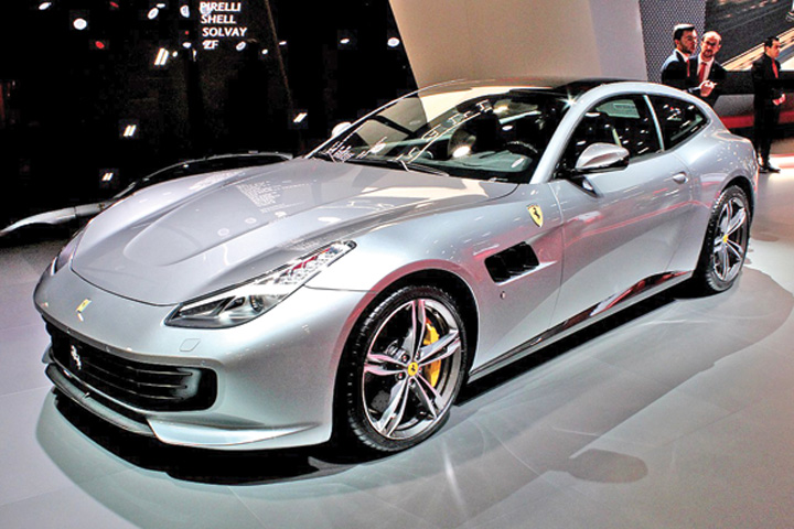 Vedeta Black Friday: un Ferrari redus cu 45.000 de euro