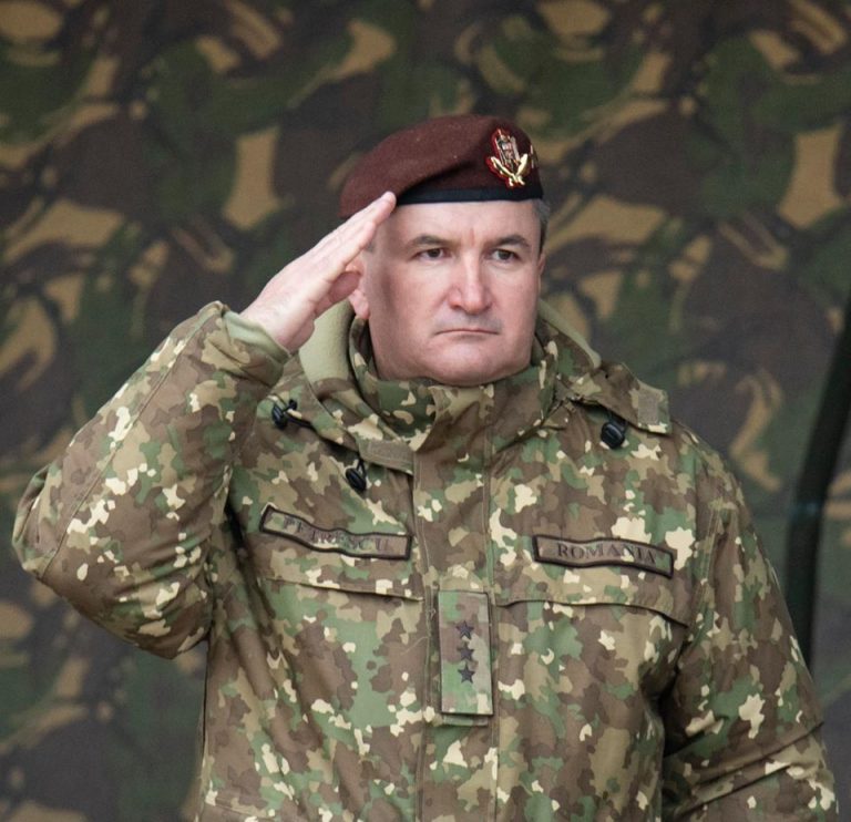 Iohannis a semnat: Generalul Daniel Petrescu, noul șef al Armatei
