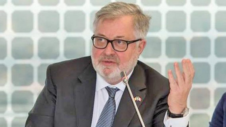 Scandal monstru la Milano: Consulul Adrian Georgescu a desfiinţat secţiile de vot de la Consulat