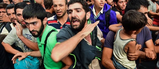 Au început exercițiile de alarmare pentru asaltul imigranților