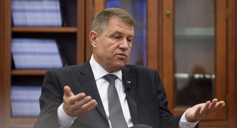 Klaus Iohannis le-a retras decorațiile lui Adrian Năstase, Miron Mitrea, Gheorghe Mencinicopschi, Adrian Severin și Dan Voiculescu