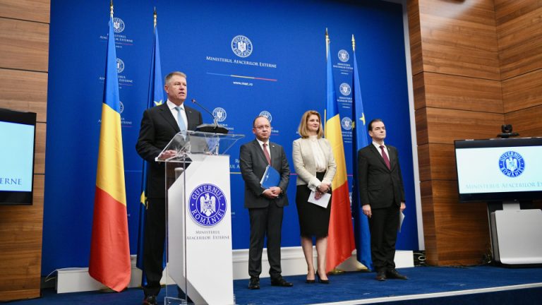 Predare de ștafetă la MAE, în prezența lui Iohannis și Orban
