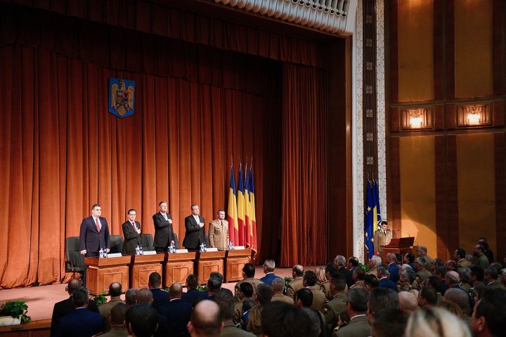 Ciucă, instalat la MApN. Iohannis: Securitatea națională nu este negociabilă