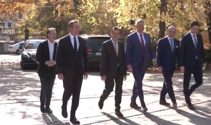 Iohannis, vizită-fulger la sediul PNL, în ziua alegerilor. Orban, explicații (VIDEO)