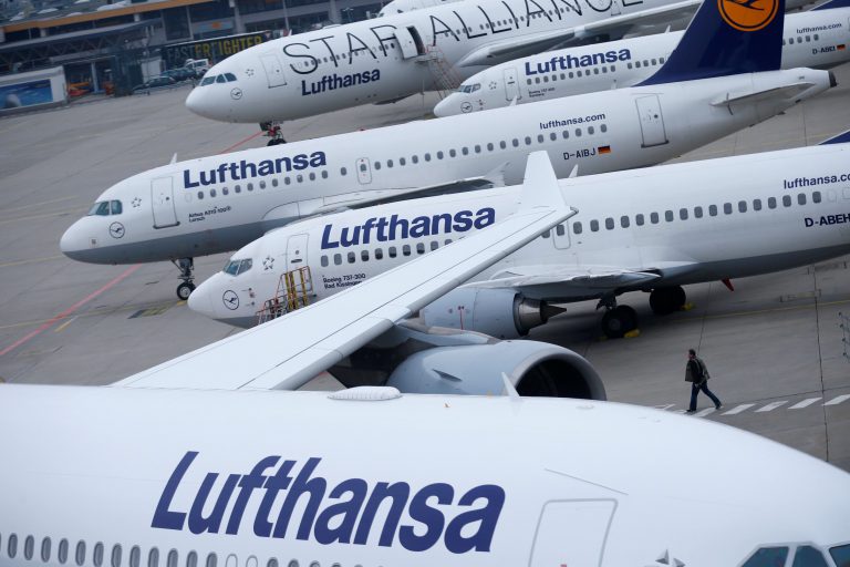 Grevă la Lufthansa, mii de zboruri anulate