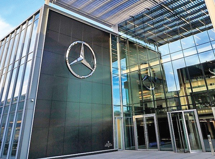 Mercedes îşi concediază directorii