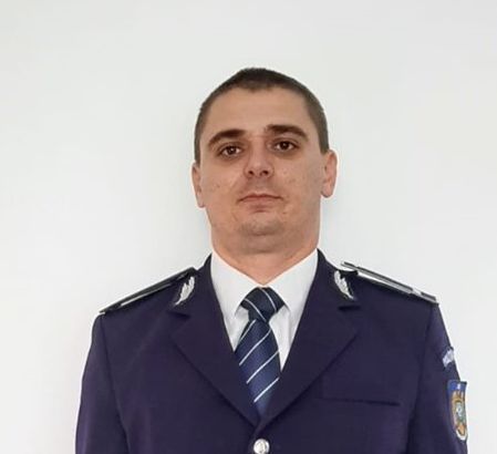 Un polițist constănțean a salvat un tânăr care voia să se arunce de pe un pod