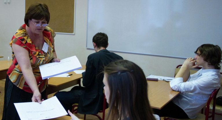 Guvernul Orban, primul eșec. Numărul orelor de curs nu se reduce