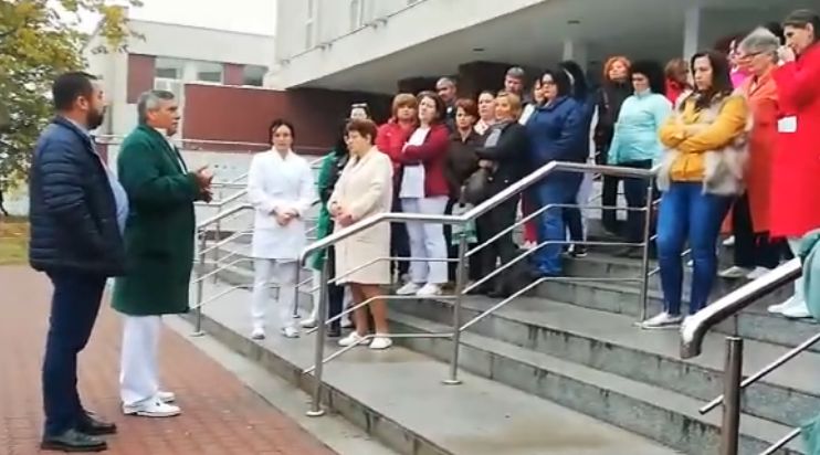 Angajați nemulțumiți. Protest spontan la spitalul din Craiova (VIDEO)