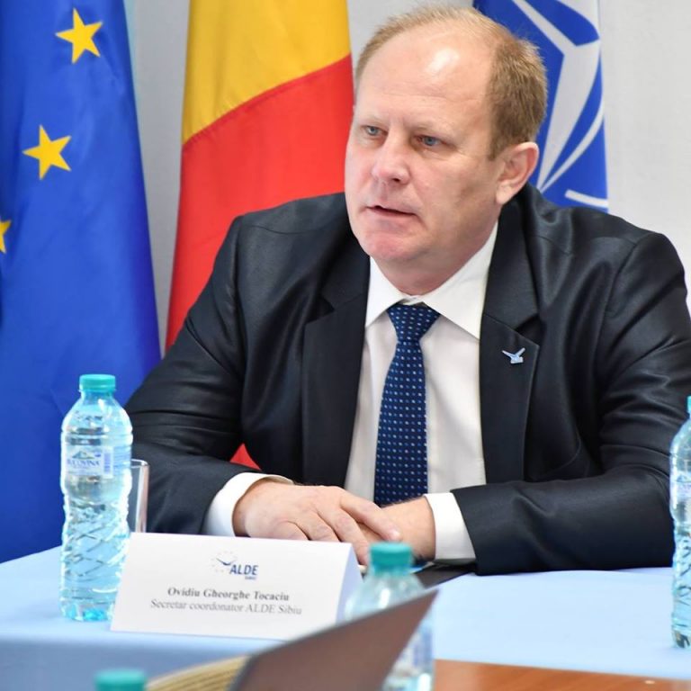 ALDE Sibiu se războieşte cu Facebook