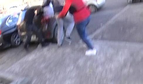 IMAGINI ȘOCANTE! Scandal cu fiul lui Gheorghe Dincă. S-a repezit la jurnaliști și i-a agresat