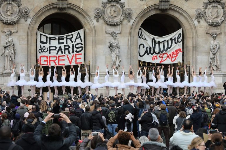 Lebedele lui Ceaikosvski protestează la Paris