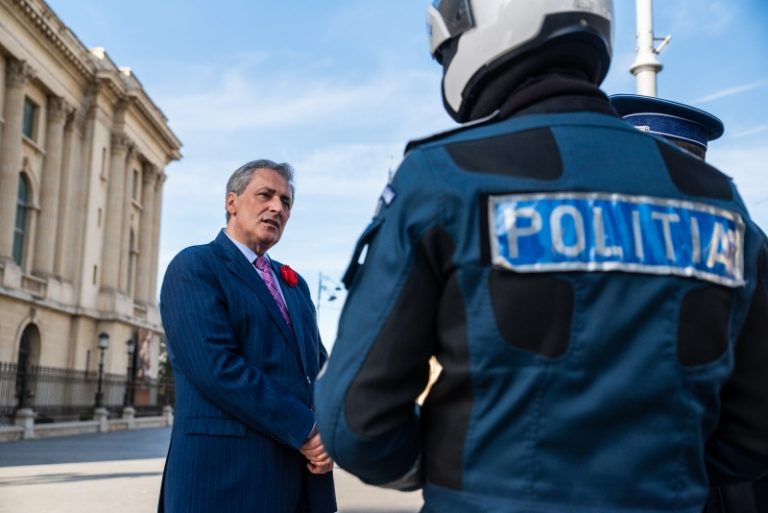 DNA pe fir: Telefoane otrăvite pentru Vela!