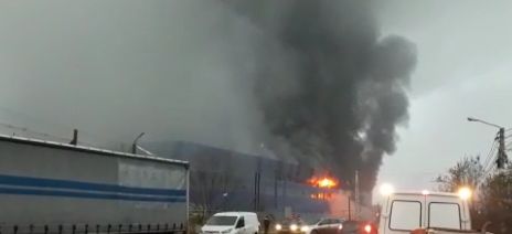 Flăcări și fum la o hală din Cluj (VIDEO)