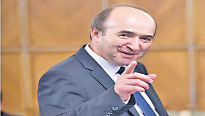 Tudorel Toader se dă mare ca să nu devină mic