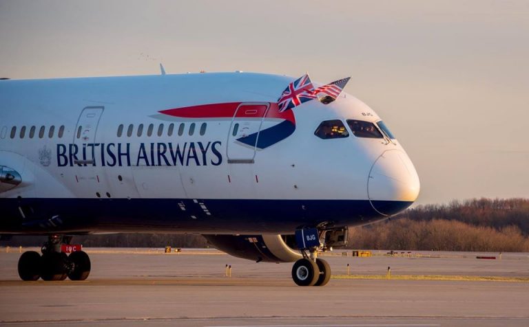 O cunoscută companie aeriană suspendă zborurile către China