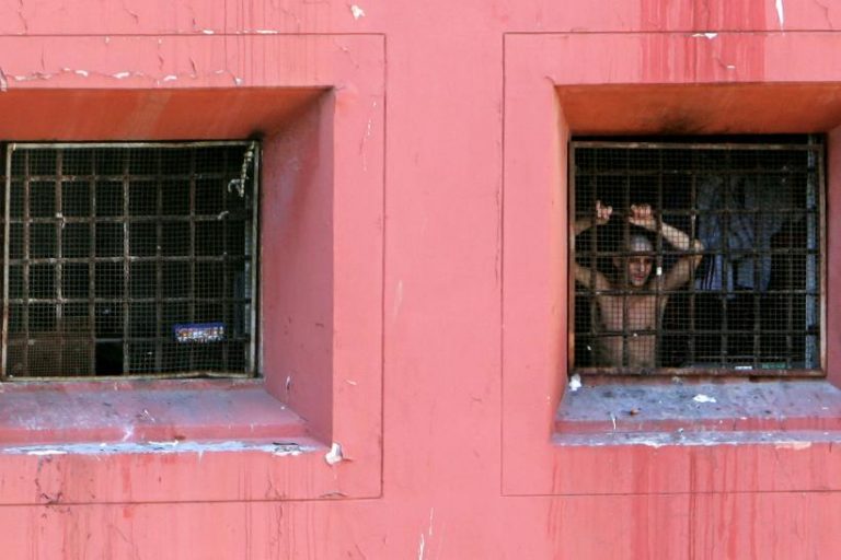 Italia, certată pentru condiţiile din închisori
