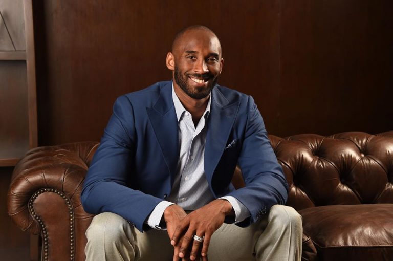 Celebrul baschetbalist Kobe Bryant și fiica sa de 13 ani au murit într-un accident de elicopter