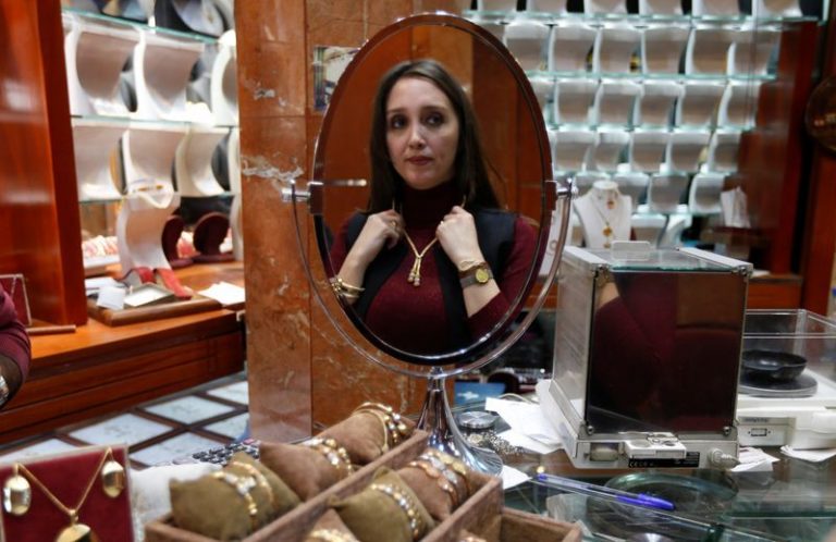 Ceasuri Rolex şi maşini: cum îşi protejează libanezii economiile