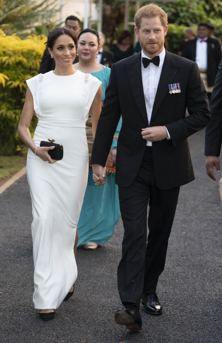 „Bombă” la Buckingham: Meghan ordonă, prințul Harry execută!