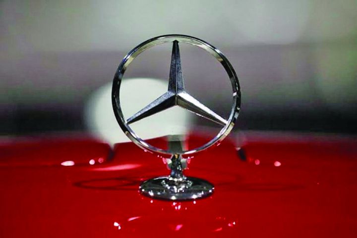 Sute de mii de Mercedesuri, rechemate în service