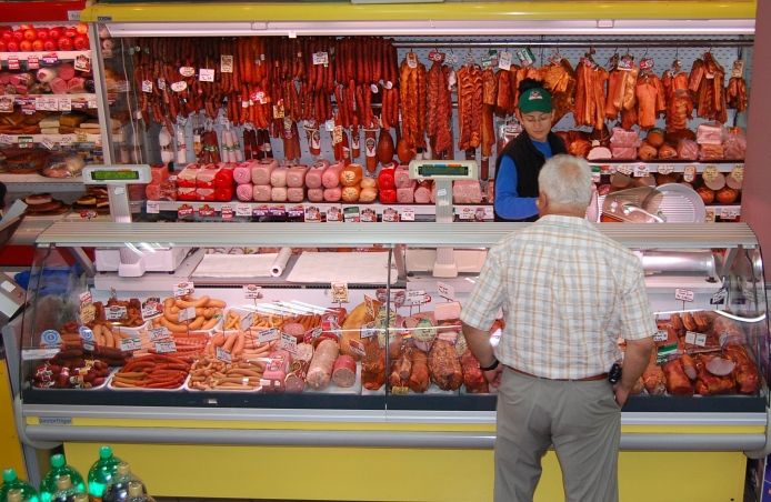 Cât de mult s-a scumpit kilogramul de miel pentru Paştele 2024, în comparaţie cu preţul de anul trecut. Duminică, e Învierea la catolici