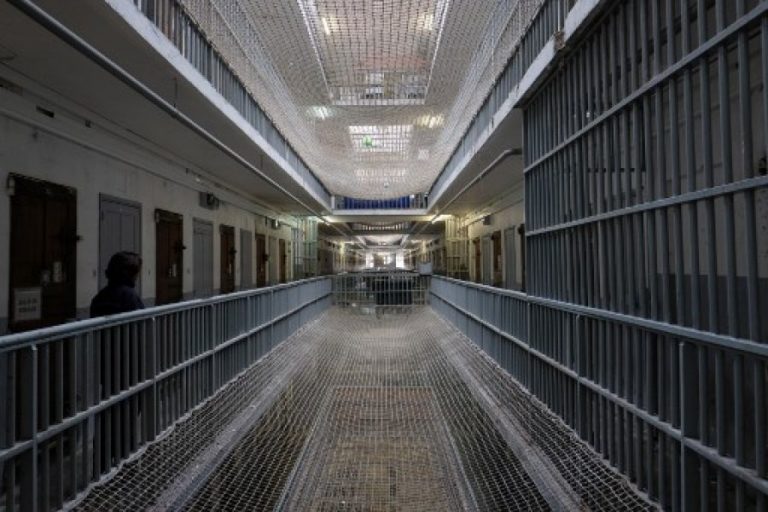 Sinucidere asistată pentru deţinuţii bolnavi