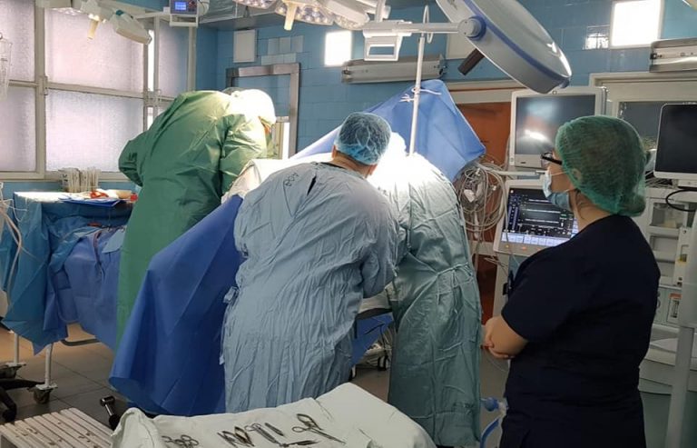 Isterie la Spitalul Floreasca. Bolnavii, păziți non-stop de rude