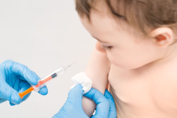Vaccination little girl. - Ziarul National