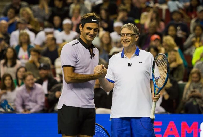 Federer joacă la dublu cu Bill Gates