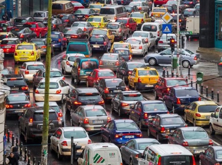 În România circulă aproape 8 milioane de maşini