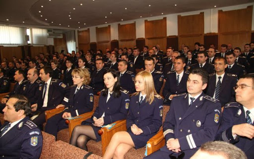 Criză de ofițeri în Poliție. Vela, strâns cu ușa