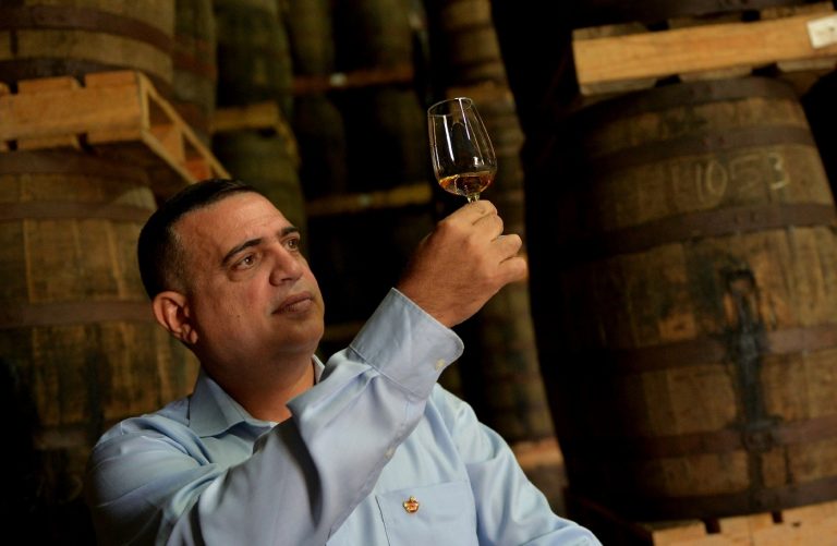 Romul cubanez se luptă cu sancţiunile americane