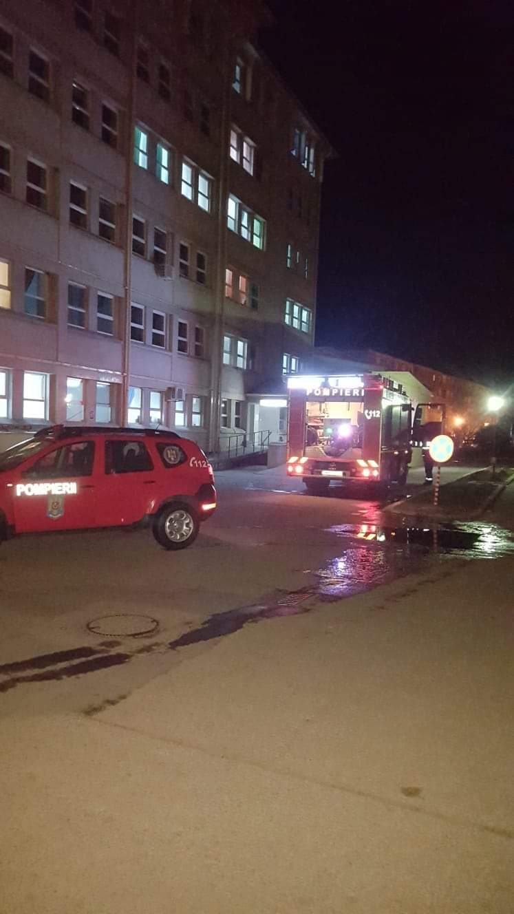 Incendiu la spitalul din Carei. S-a remarcat reacția promptă a medicului de gardă