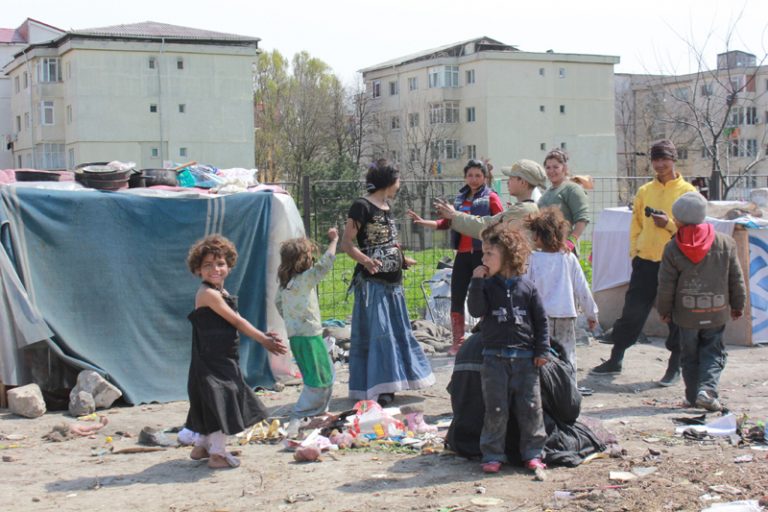 Începe evacuarea țiganilor din ghetouri. Unde îi duc?